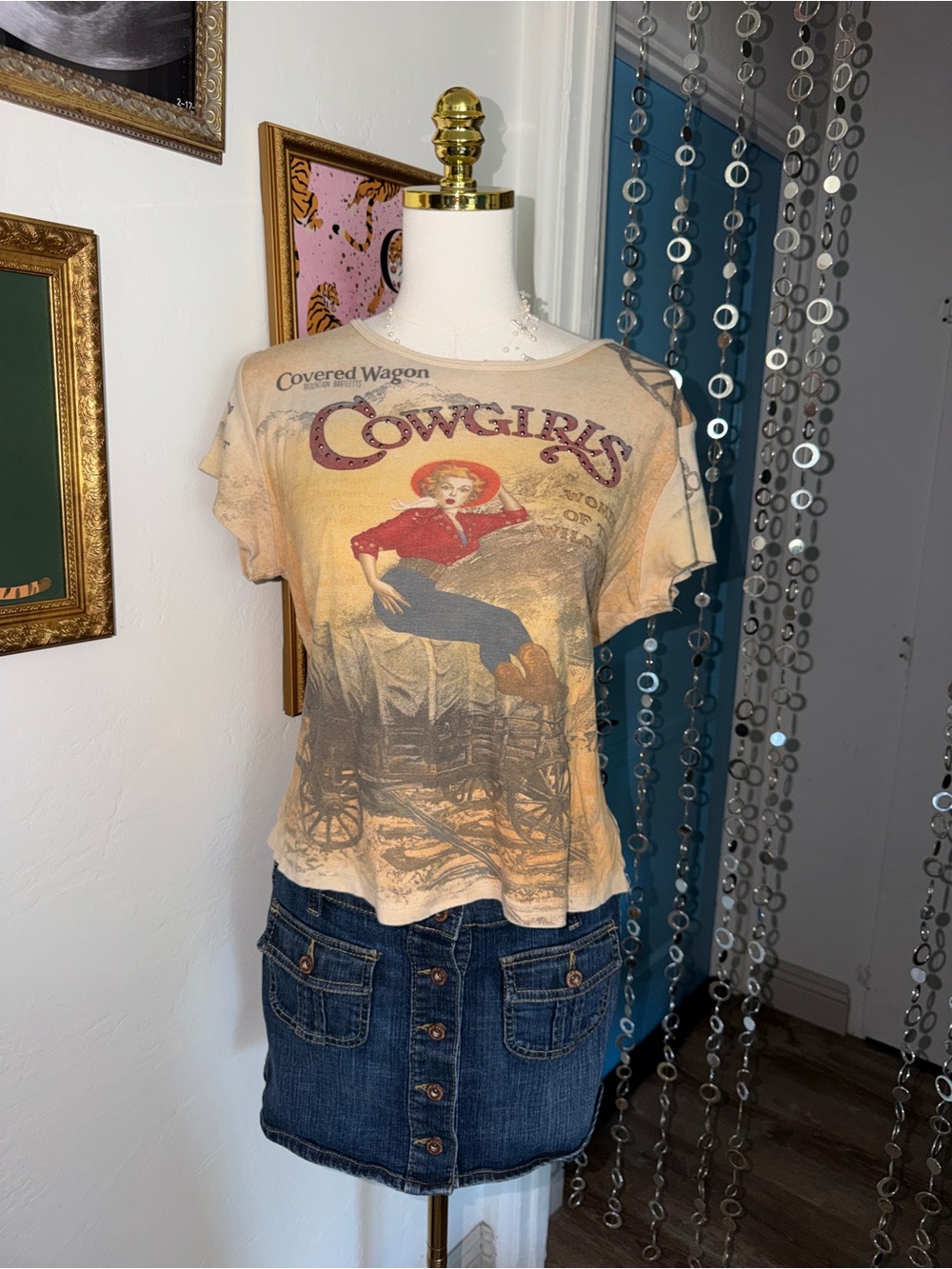 Vintage Y2K Cowgirls Graphic Tee in Cream and Red